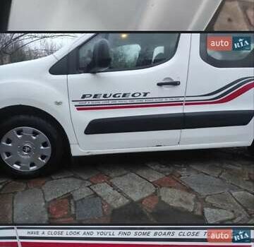 Белый Пежо Partner, объемом двигателя 1.56 л и пробегом 498 тыс. км за 5800 $, фото 37 на Automoto.ua