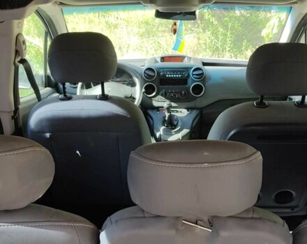 Белый Пежо Partner, объемом двигателя 1.6 л и пробегом 125 тыс. км за 5800 $, фото 3 на Automoto.ua