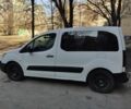 Белый Пежо Partner, объемом двигателя 1.6 л и пробегом 180 тыс. км за 4184 $, фото 1 на Automoto.ua
