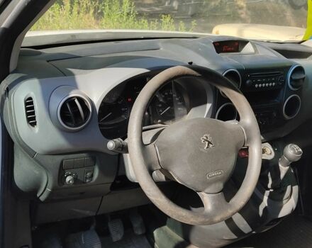 Белый Пежо Partner, объемом двигателя 1.6 л и пробегом 125 тыс. км за 5800 $, фото 4 на Automoto.ua