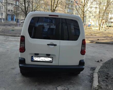 Белый Пежо Partner, объемом двигателя 1.6 л и пробегом 180 тыс. км за 4184 $, фото 2 на Automoto.ua