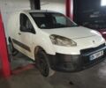 Белый Пежо Partner, объемом двигателя 1.6 л и пробегом 300 тыс. км за 3900 $, фото 1 на Automoto.ua