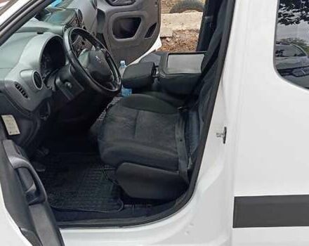 Белый Пежо Partner, объемом двигателя 1.56 л и пробегом 244 тыс. км за 5800 $, фото 17 на Automoto.ua