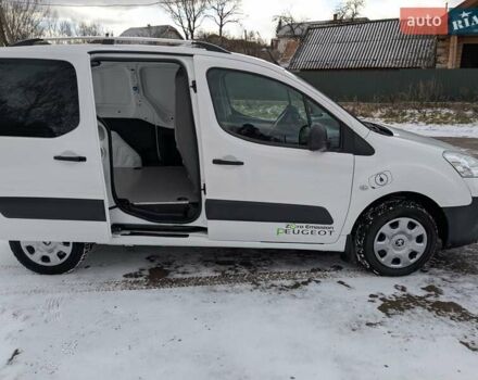 Білий Пежо Partner, об'ємом двигуна 0 л та пробігом 87 тис. км за 4999 $, фото 11 на Automoto.ua