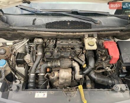 Белый Пежо Partner, объемом двигателя 1.56 л и пробегом 192 тыс. км за 8000 $, фото 6 на Automoto.ua