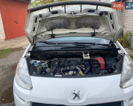 Белый Пежо Partner, объемом двигателя 1.56 л и пробегом 192 тыс. км за 8000 $, фото 3 на Automoto.ua