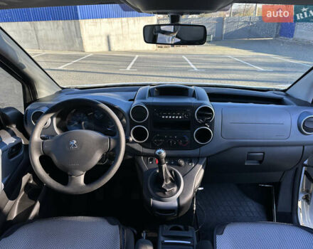 Белый Пежо Partner, объемом двигателя 1.6 л и пробегом 202 тыс. км за 8499 $, фото 9 на Automoto.ua