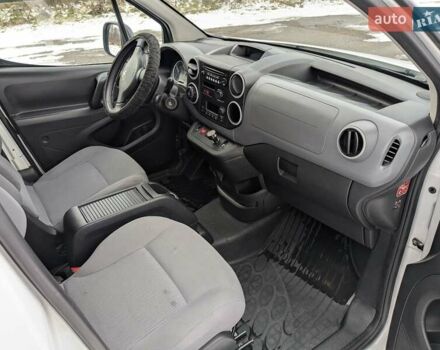 Білий Пежо Partner, об'ємом двигуна 0 л та пробігом 87 тис. км за 4999 $, фото 16 на Automoto.ua
