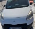 Белый Пежо Partner, объемом двигателя 1.56 л и пробегом 300 тыс. км за 7350 $, фото 4 на Automoto.ua