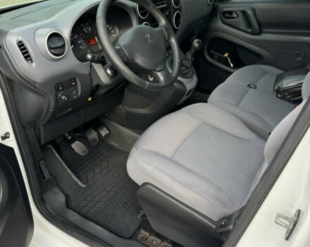 Белый Пежо Partner, объемом двигателя 1.56 л и пробегом 282 тыс. км за 6700 $, фото 14 на Automoto.ua