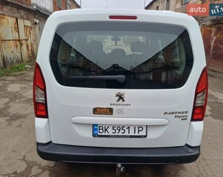Белый Пежо Partner, объемом двигателя 1.56 л и пробегом 70 тыс. км за 7900 $, фото 5 на Automoto.ua