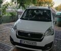Белый Пежо Partner, объемом двигателя 1.56 л и пробегом 235 тыс. км за 9770 $, фото 1 на Automoto.ua