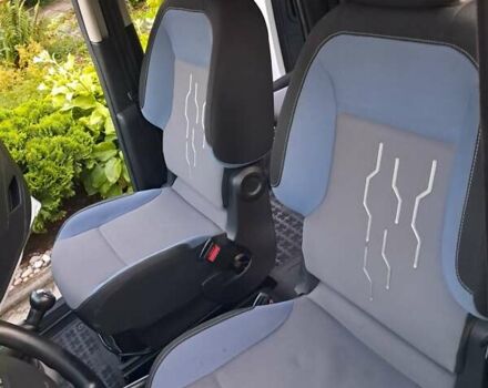 Білий Пежо Partner, об'ємом двигуна 1.6 л та пробігом 201 тис. км за 8800 $, фото 13 на Automoto.ua