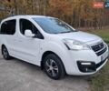 Белый Пежо Partner, объемом двигателя 1.6 л и пробегом 204 тыс. км за 8999 $, фото 1 на Automoto.ua