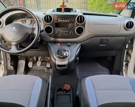 Білий Пежо Partner, об'ємом двигуна 1.6 л та пробігом 201 тис. км за 8800 $, фото 14 на Automoto.ua