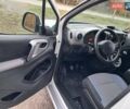 Белый Пежо Partner, объемом двигателя 1.6 л и пробегом 204 тыс. км за 8999 $, фото 6 на Automoto.ua