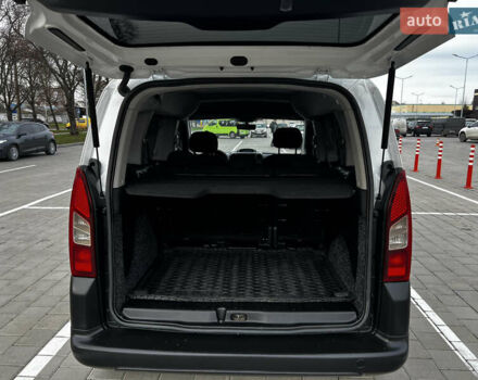 Белый Пежо Partner, объемом двигателя 1.56 л и пробегом 200 тыс. км за 8999 $, фото 15 на Automoto.ua