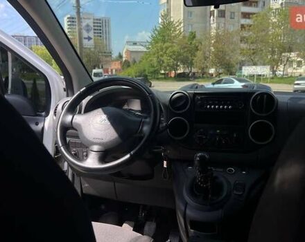 Білий Пежо Partner, об'ємом двигуна 1.6 л та пробігом 212 тис. км за 9999 $, фото 21 на Automoto.ua