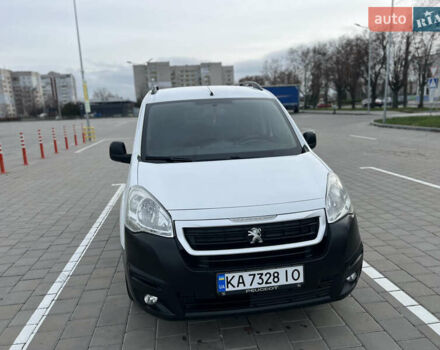 Белый Пежо Partner, объемом двигателя 1.56 л и пробегом 200 тыс. км за 8999 $, фото 7 на Automoto.ua