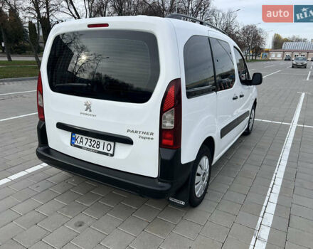 Белый Пежо Partner, объемом двигателя 1.56 л и пробегом 200 тыс. км за 8999 $, фото 4 на Automoto.ua