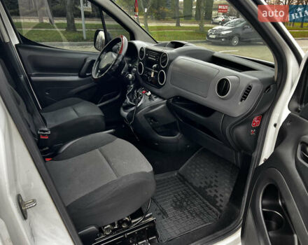 Белый Пежо Partner, объемом двигателя 1.56 л и пробегом 200 тыс. км за 8999 $, фото 11 на Automoto.ua