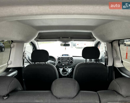 Белый Пежо Partner, объемом двигателя 1.56 л и пробегом 200 тыс. км за 8999 $, фото 17 на Automoto.ua