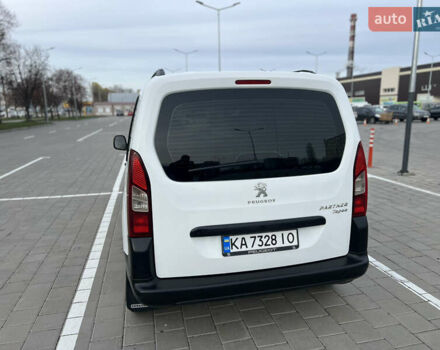 Белый Пежо Partner, объемом двигателя 1.56 л и пробегом 200 тыс. км за 8999 $, фото 3 на Automoto.ua
