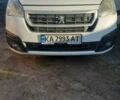 Белый Пежо Partner, объемом двигателя 1.6 л и пробегом 273 тыс. км за 8000 $, фото 1 на Automoto.ua