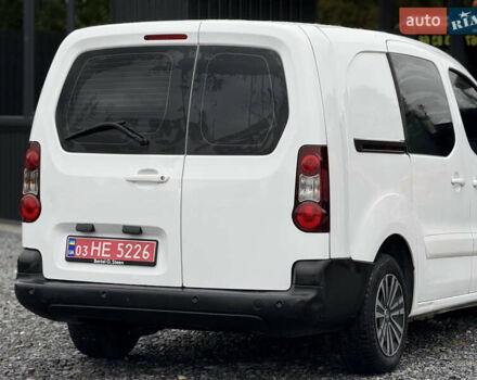 Белый Пежо Partner, объемом двигателя 0 л и пробегом 112 тыс. км за 9450 $, фото 10 на Automoto.ua