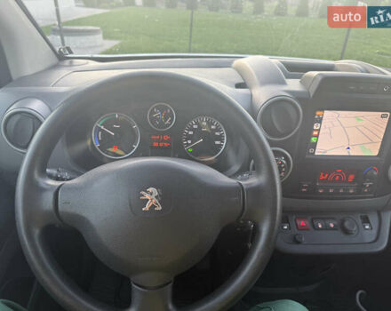 Білий Пежо Partner, об'ємом двигуна 0 л та пробігом 81 тис. км за 12000 $, фото 8 на Automoto.ua