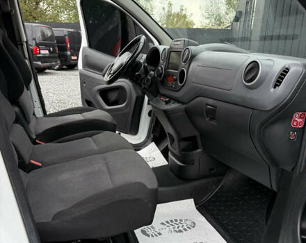 Белый Пежо Partner, объемом двигателя 0 л и пробегом 112 тыс. км за 9450 $, фото 19 на Automoto.ua