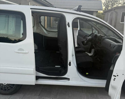 Білий Пежо Partner, об'ємом двигуна 0 л та пробігом 81 тис. км за 12000 $, фото 17 на Automoto.ua