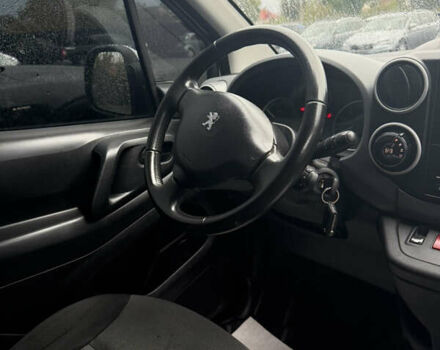 Белый Пежо Partner, объемом двигателя 0 л и пробегом 112 тыс. км за 9450 $, фото 24 на Automoto.ua