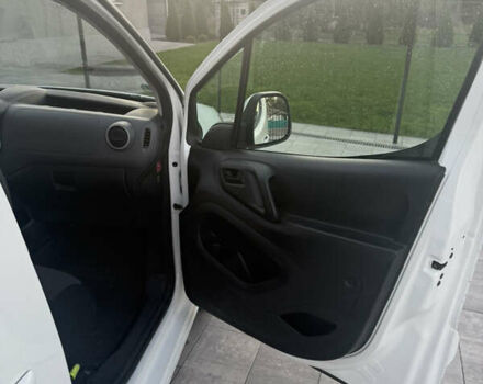 Білий Пежо Partner, об'ємом двигуна 0 л та пробігом 81 тис. км за 12000 $, фото 16 на Automoto.ua