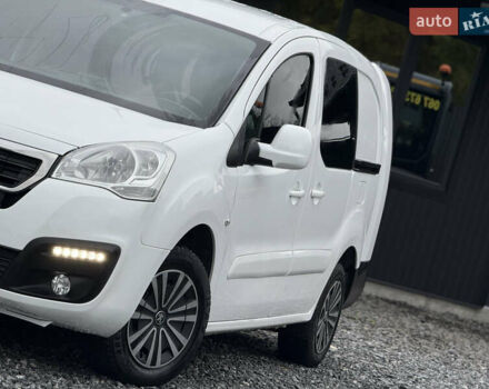 Белый Пежо Partner, объемом двигателя 0 л и пробегом 112 тыс. км за 9450 $, фото 7 на Automoto.ua