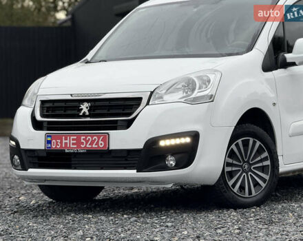 Белый Пежо Partner, объемом двигателя 0 л и пробегом 112 тыс. км за 9450 $, фото 3 на Automoto.ua