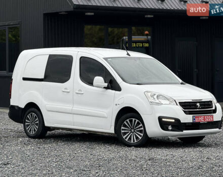 Белый Пежо Partner, объемом двигателя 0 л и пробегом 112 тыс. км за 9450 $, фото 8 на Automoto.ua