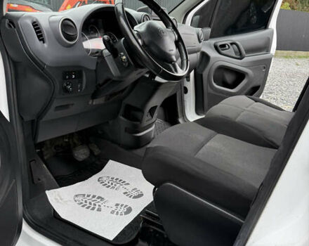 Белый Пежо Partner, объемом двигателя 0 л и пробегом 112 тыс. км за 9450 $, фото 17 на Automoto.ua