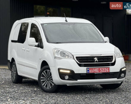 Белый Пежо Partner, объемом двигателя 0 л и пробегом 112 тыс. км за 9450 $, фото 9 на Automoto.ua
