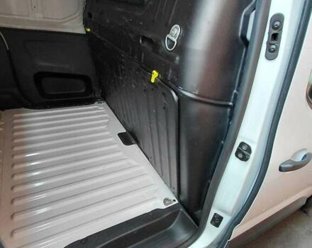 Білий Пежо Partner, об'ємом двигуна 1.6 л та пробігом 178 тис. км за 13950 $, фото 12 на Automoto.ua