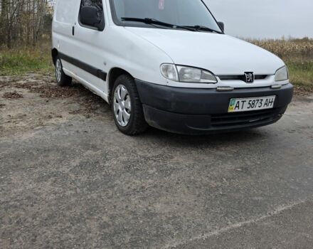 Белый Пежо Partner, объемом двигателя 1.9 л и пробегом 430 тыс. км за 1700 $, фото 1 на Automoto.ua