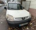 Білий Пежо Partner, об'ємом двигуна 1.4 л та пробігом 400 тис. км за 2692 $, фото 1 на Automoto.ua