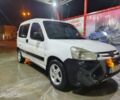 Белый Пежо Partner, объемом двигателя 1.9 л и пробегом 400 тыс. км за 2200 $, фото 12 на Automoto.ua