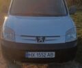 Белый Пежо Partner, объемом двигателя 1 л и пробегом 364 тыс. км за 3300 $, фото 1 на Automoto.ua