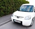 Білий Пежо Partner, об'ємом двигуна 9 л та пробігом 490 тис. км за 3189 $, фото 1 на Automoto.ua