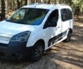 Белый Пежо Partner, объемом двигателя 1.6 л и пробегом 380 тыс. км за 3850 $, фото 1 на Automoto.ua