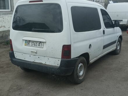 Пежо Partner 2001 в Сарнах на Automoto.ua Белый Пежо Partner, объемом двигателя 1 л и пробегом 77 тыс. км за 1300 $, фото 1 на Automoto.ua