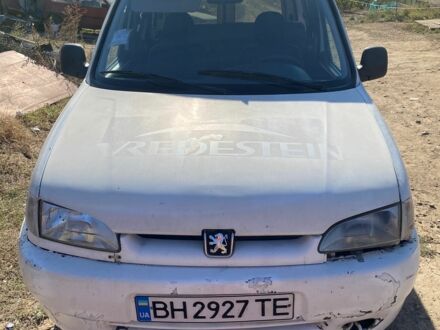 Белый Пежо Partner, объемом двигателя 1.9 л и пробегом 275 тыс. км за 2500 $, фото 1 на Automoto.ua