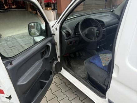 Білий Пежо Partner, об'ємом двигуна 2 л та пробігом 350 тис. км за 2350 $, фото 1 на Automoto.ua