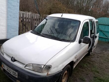Белый Пежо Partner, объемом двигателя 2 л и пробегом 207 тыс. км за 2500 $, фото 1 на Automoto.ua